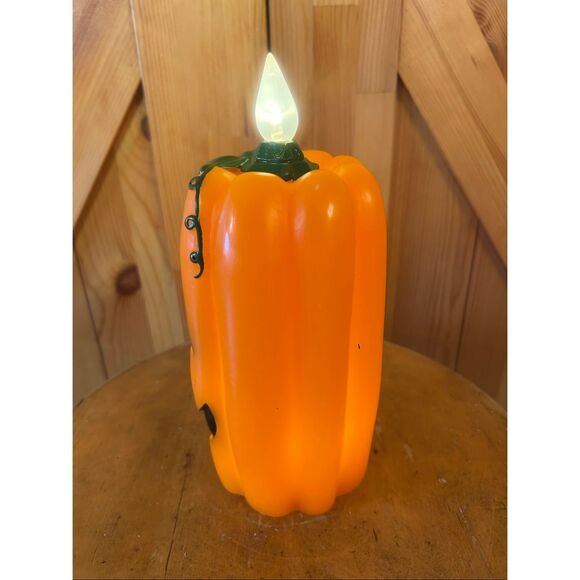 Sylvania 8" LED Halloween Pumpkin Candle Battery Operated (5539) - Picture 3 of 12